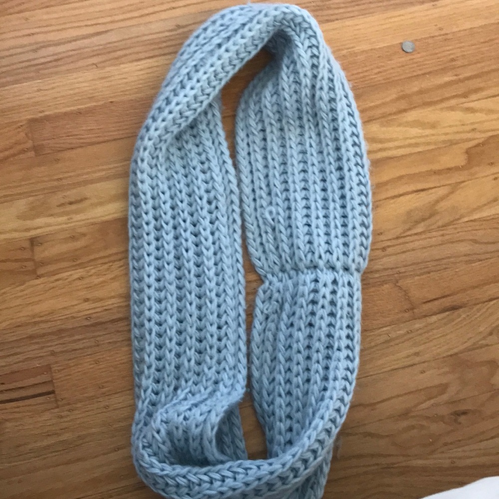 Super cute, blue infinity scarf!